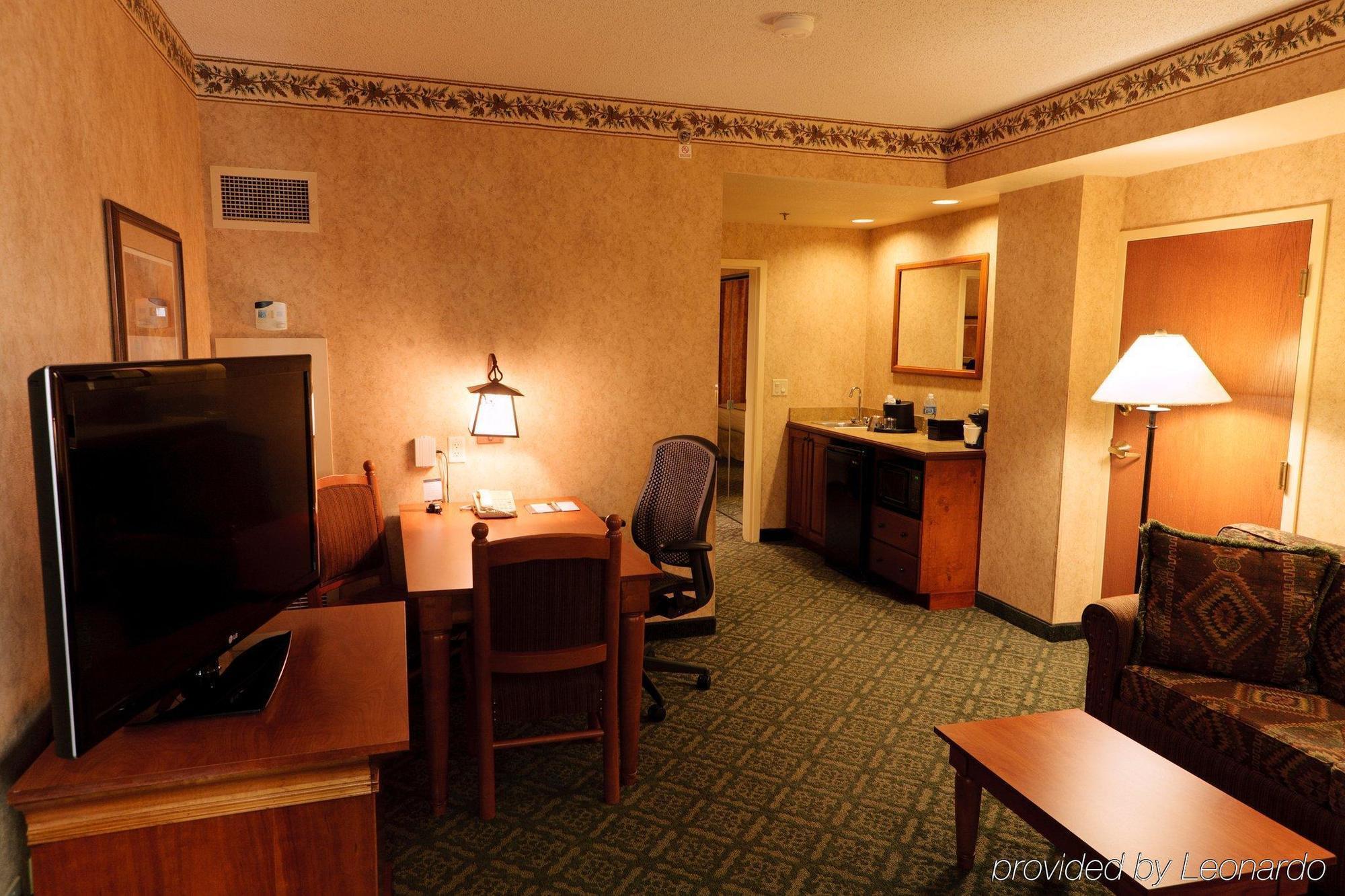 エンバシー スイーツ DFW Intl エアポート ノース アット アウトドア ワールド ホテル グレープバイン 部屋 写真